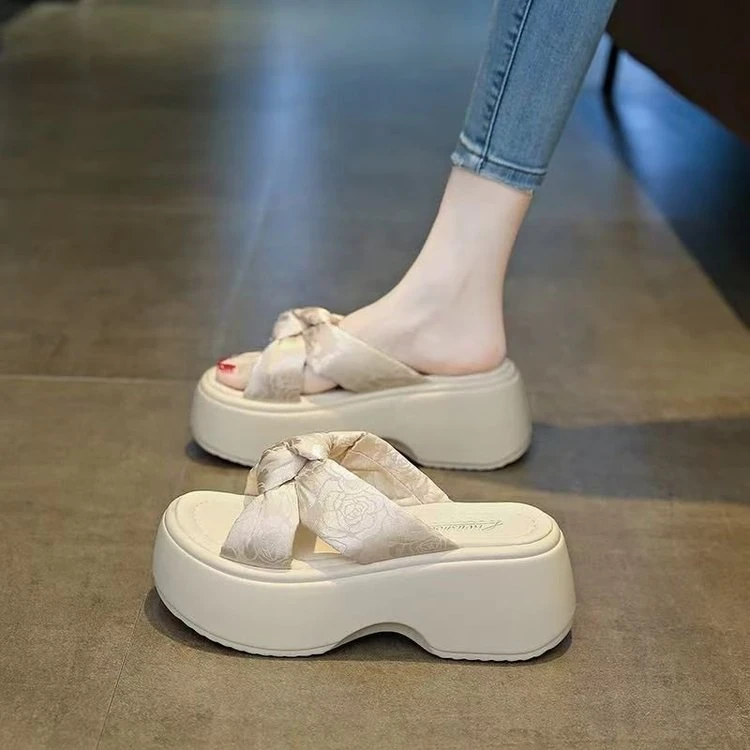 绝美厚底凉拖鞋女夏季外穿2025新款海边配裙子一字拖休闲沙滩凉鞋