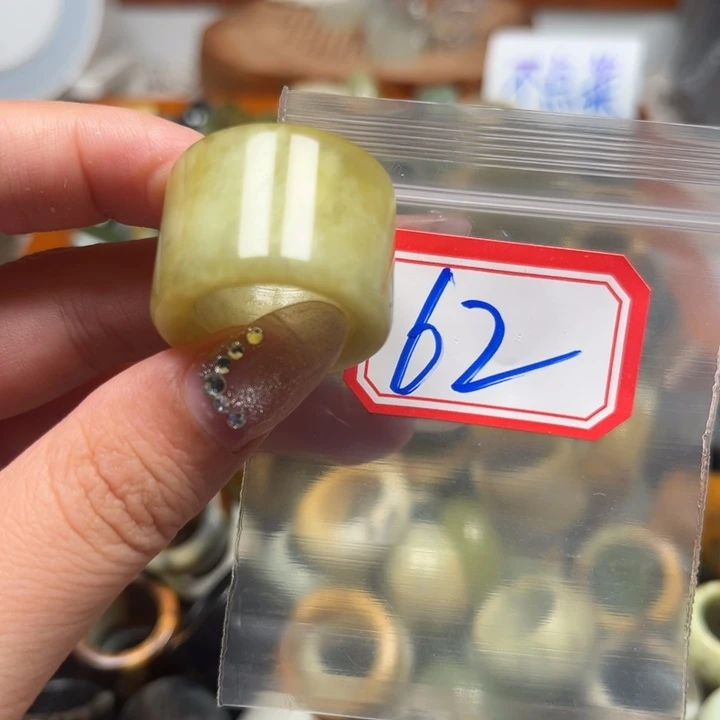 兰***姐蛇纹石玉未镶嵌戒指