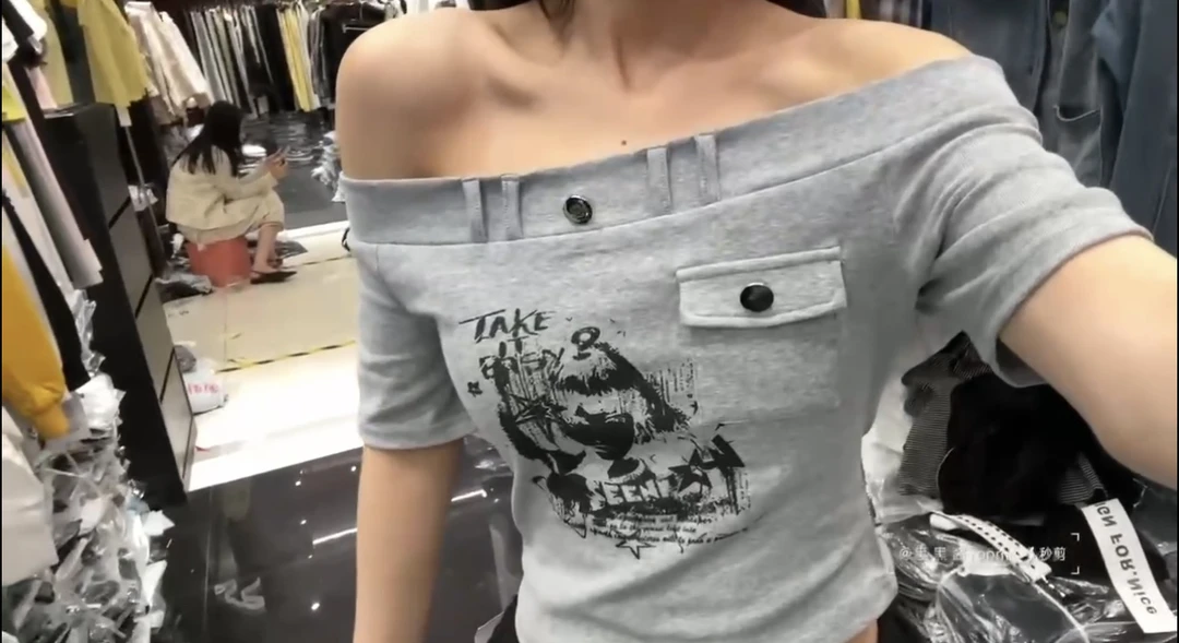 小凤定制【时髦玩家】 斜肩口袋短袖T