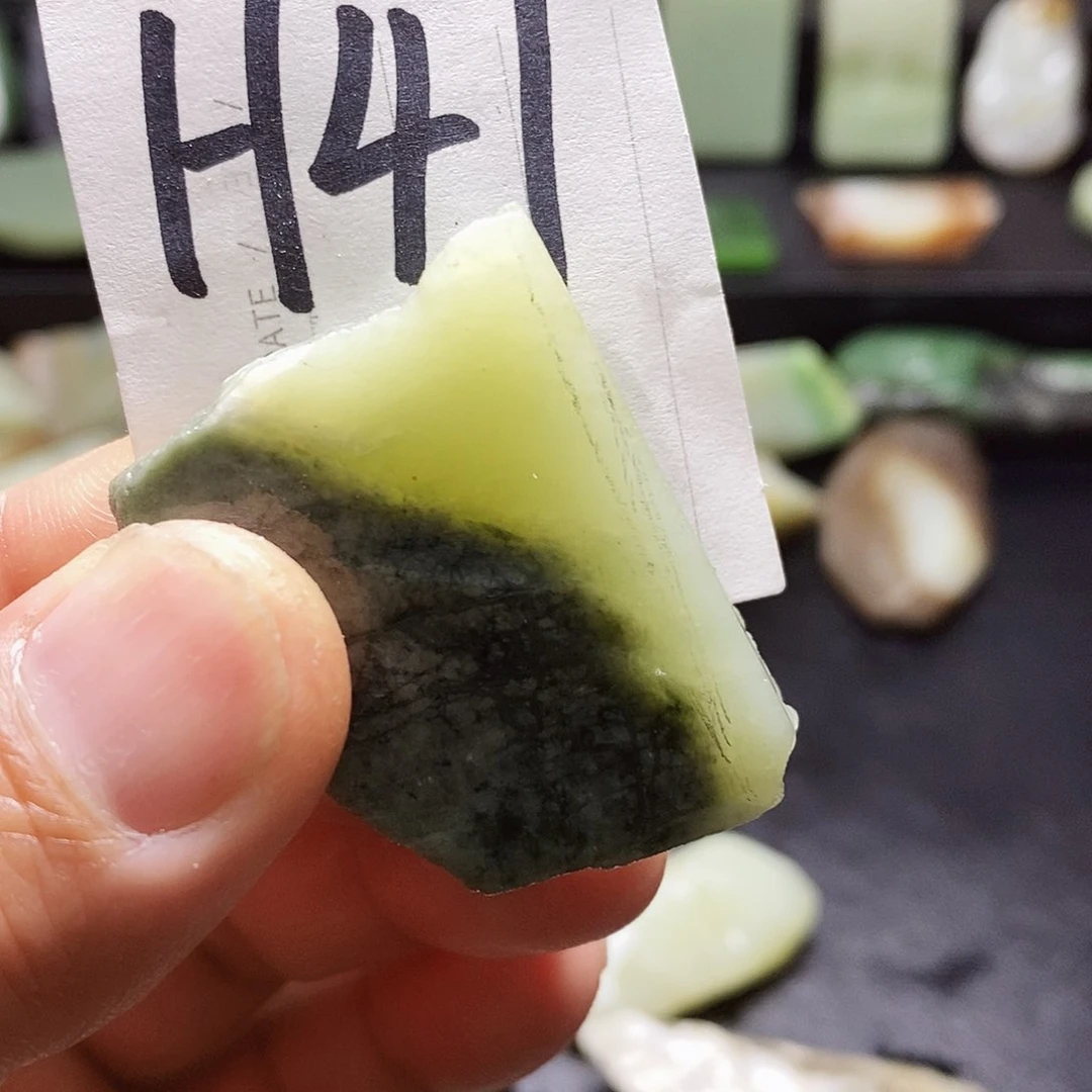 和***缘和田玉（糖玉）未镶嵌珠宝半成品