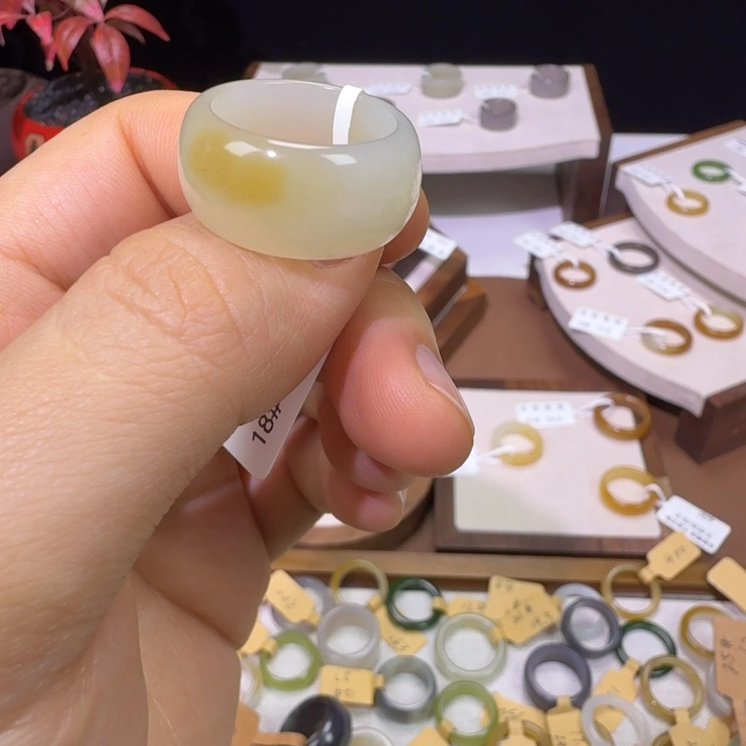 定制和田玉和田玉定制款戒圈