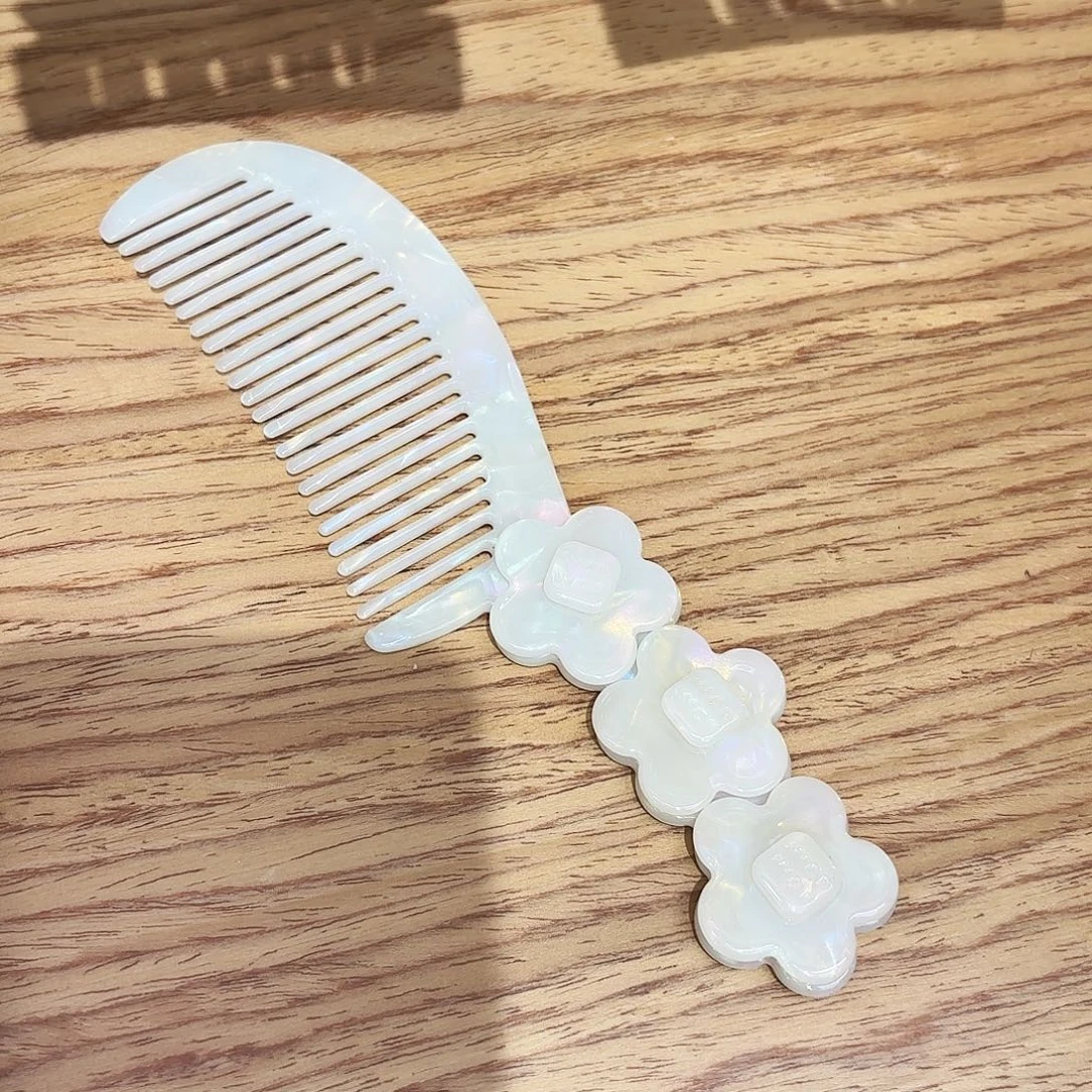 皮质铁合金醋酸梳子一把