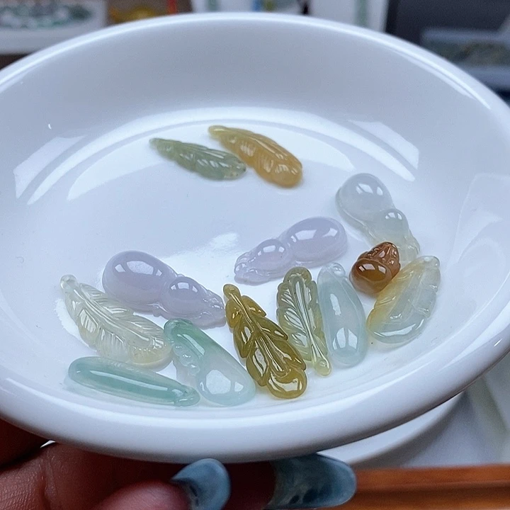 翡翠未镶嵌吊坠(不含链)一个80