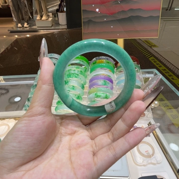 翡翠手镯未镶嵌翡翠手镯