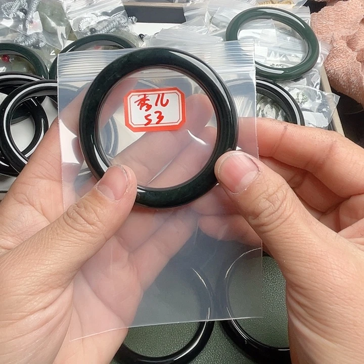 秀***儿和田玉未镶嵌手镯