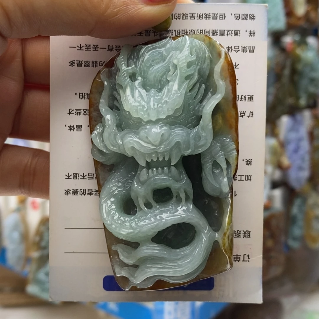 翡翠未镶嵌颈饰龙