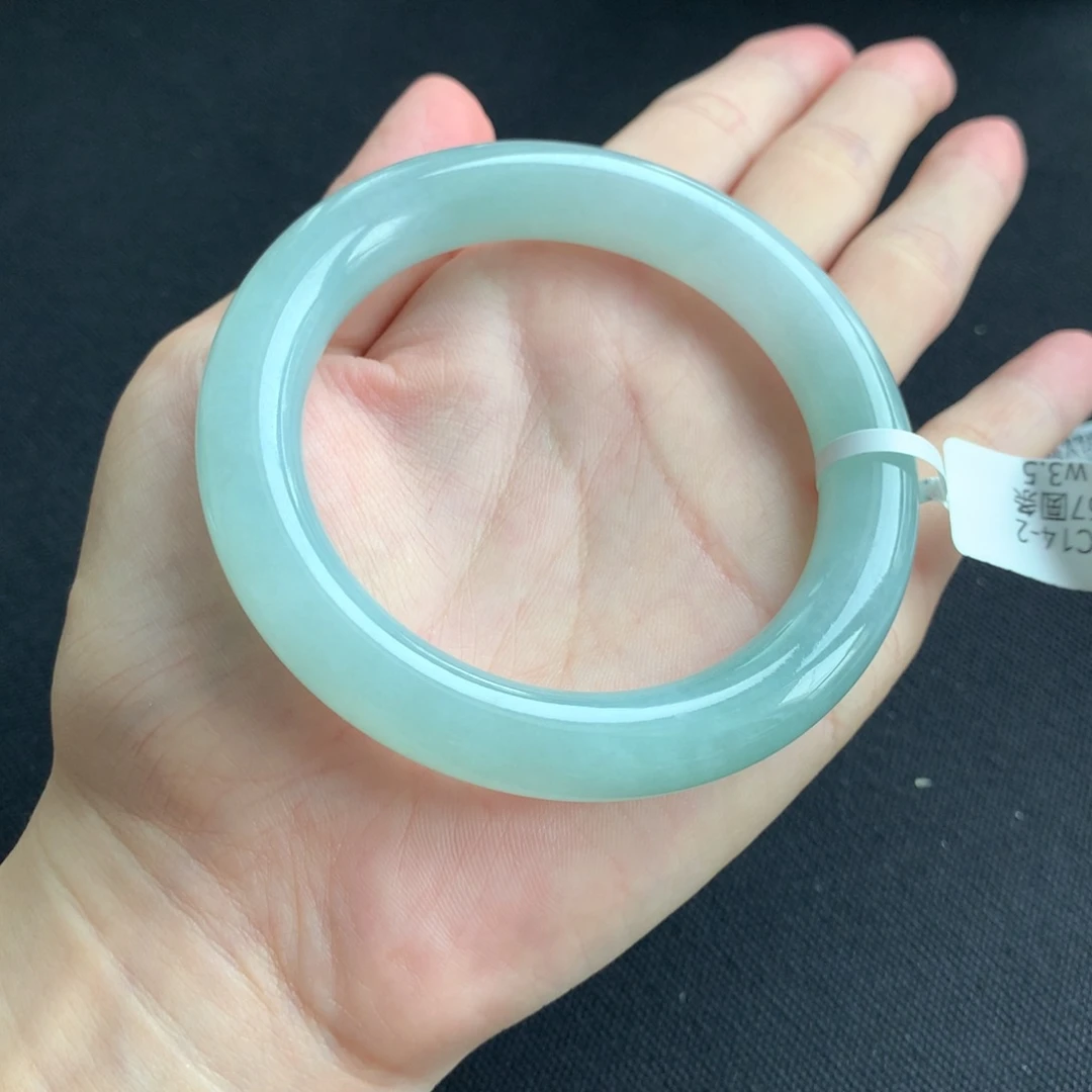 翡翠手镯未镶嵌翡翠