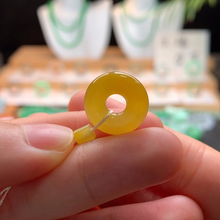 翡翠未镶嵌颈饰天然缅甸A货翡翠