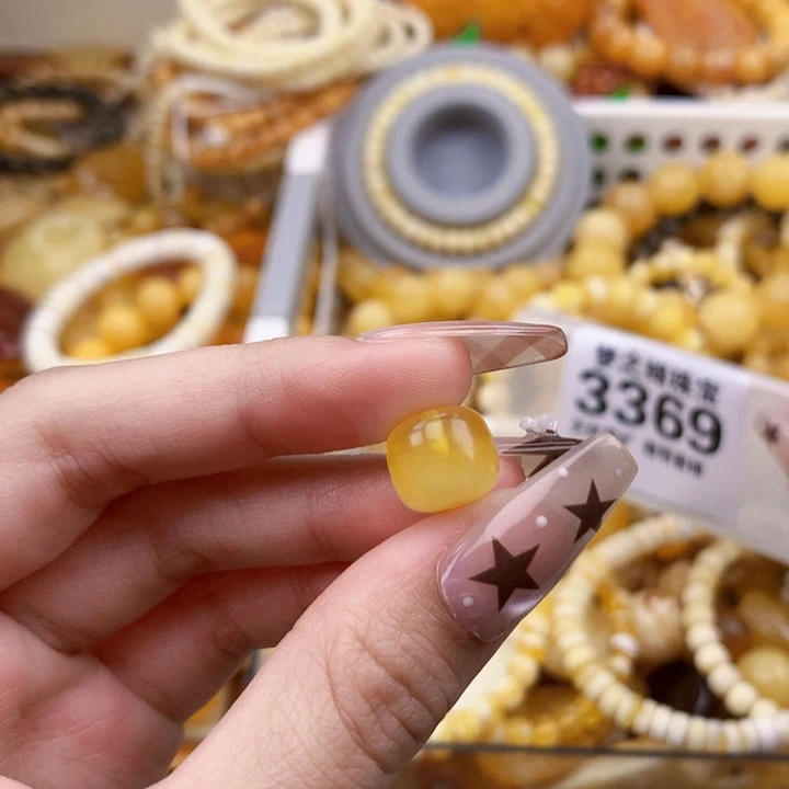 @***处琥珀未镶嵌珠宝奇石