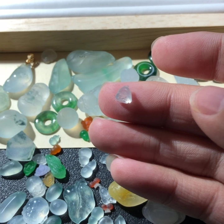 定制翡翠未镶嵌挂件