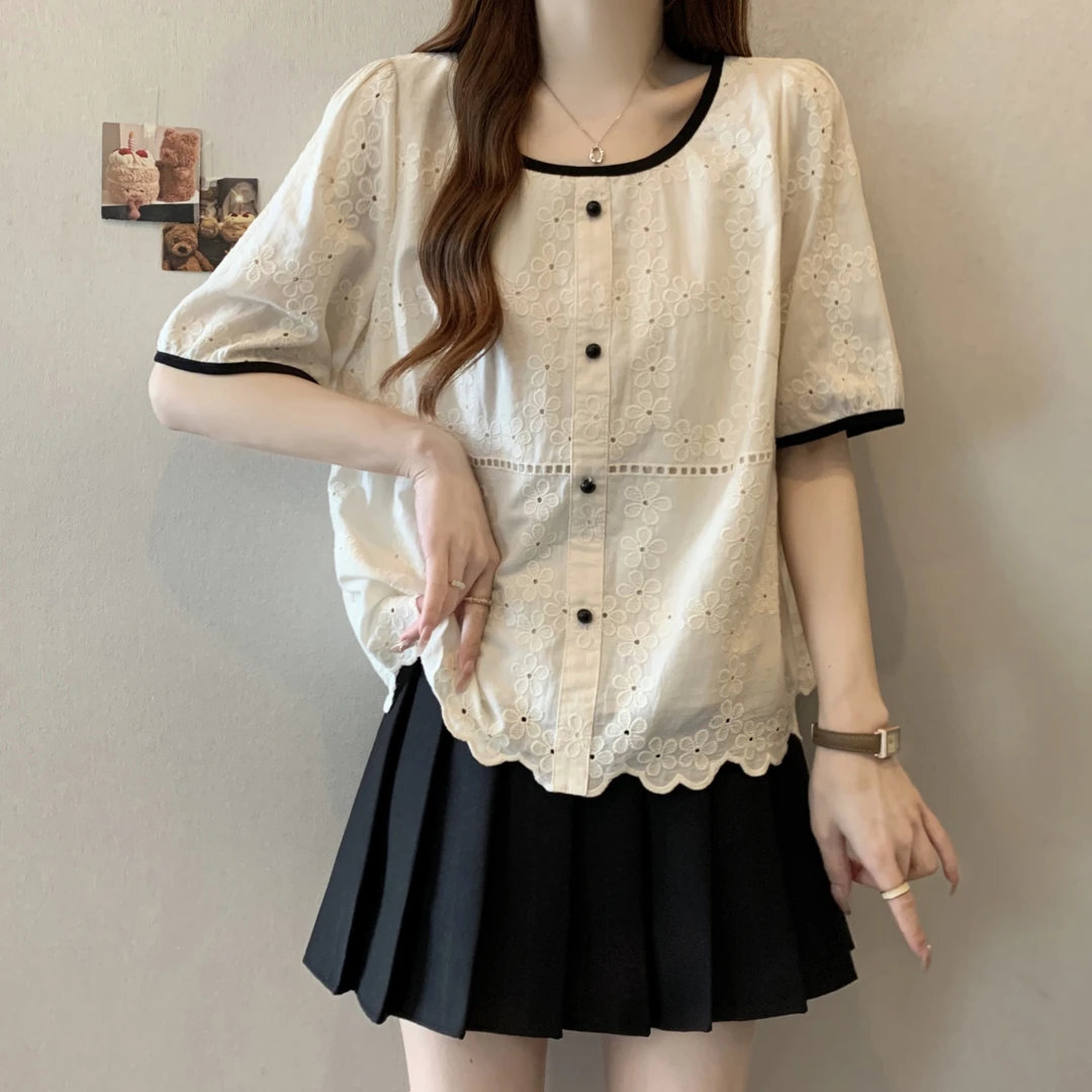 夏季2025大码胖mm宽松刺绣圆领百搭显瘦时尚短袖衬衫遮肉气质上衣