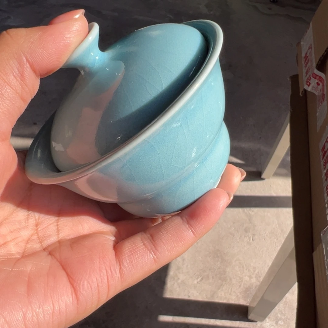 剑***红陶微瑕盖碗。