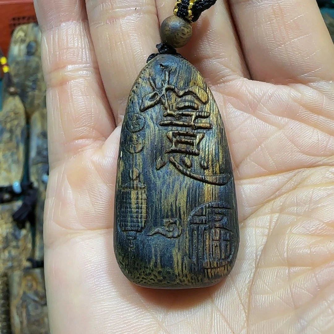 沉香吊坠海南白奇乌身老料瘤疤如意吊坠9克带绳