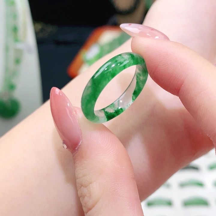 石英质玉未镶嵌颈饰