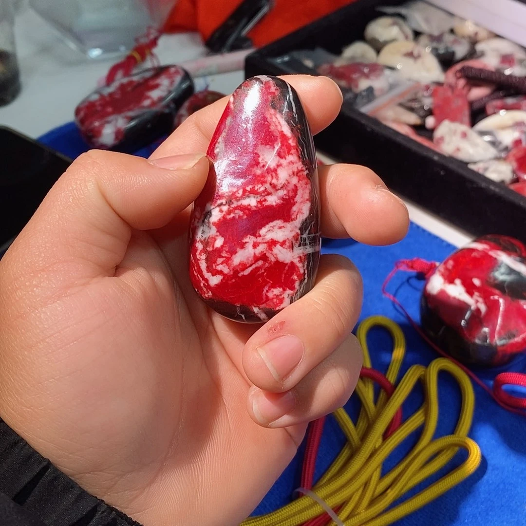 天然辰砂忽**间原矿手把件