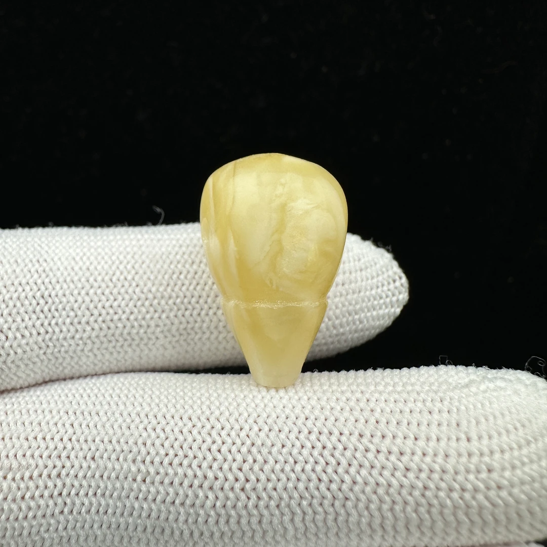 Y7084天然原矿蜜蜡 鸡油黄白花三通 14*23mm抖音基地质检发货