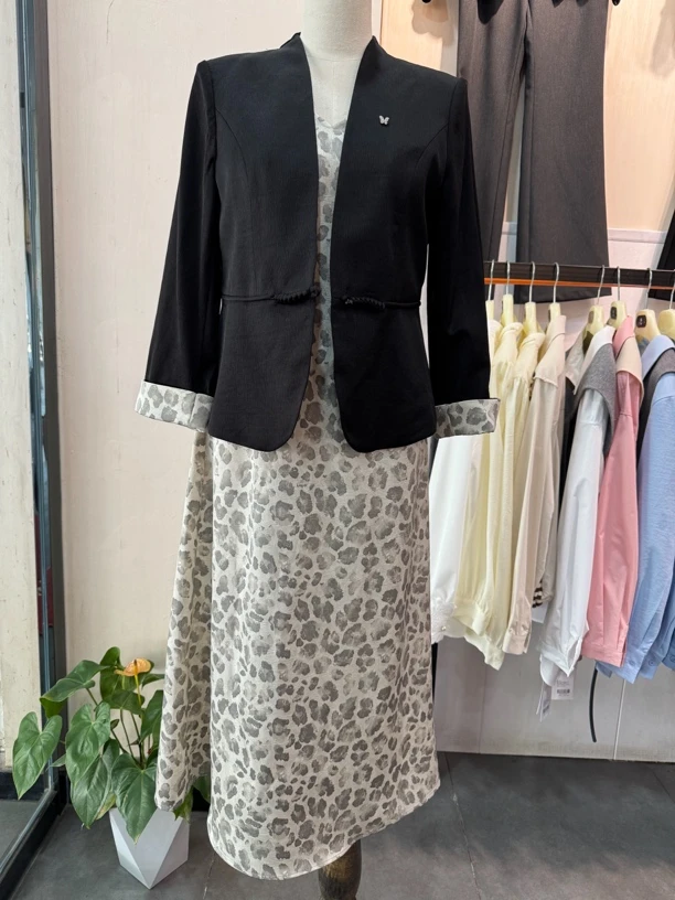 专柜正品2025新款时尚气质修身连衣裙两件套优雅设计背心裙套装