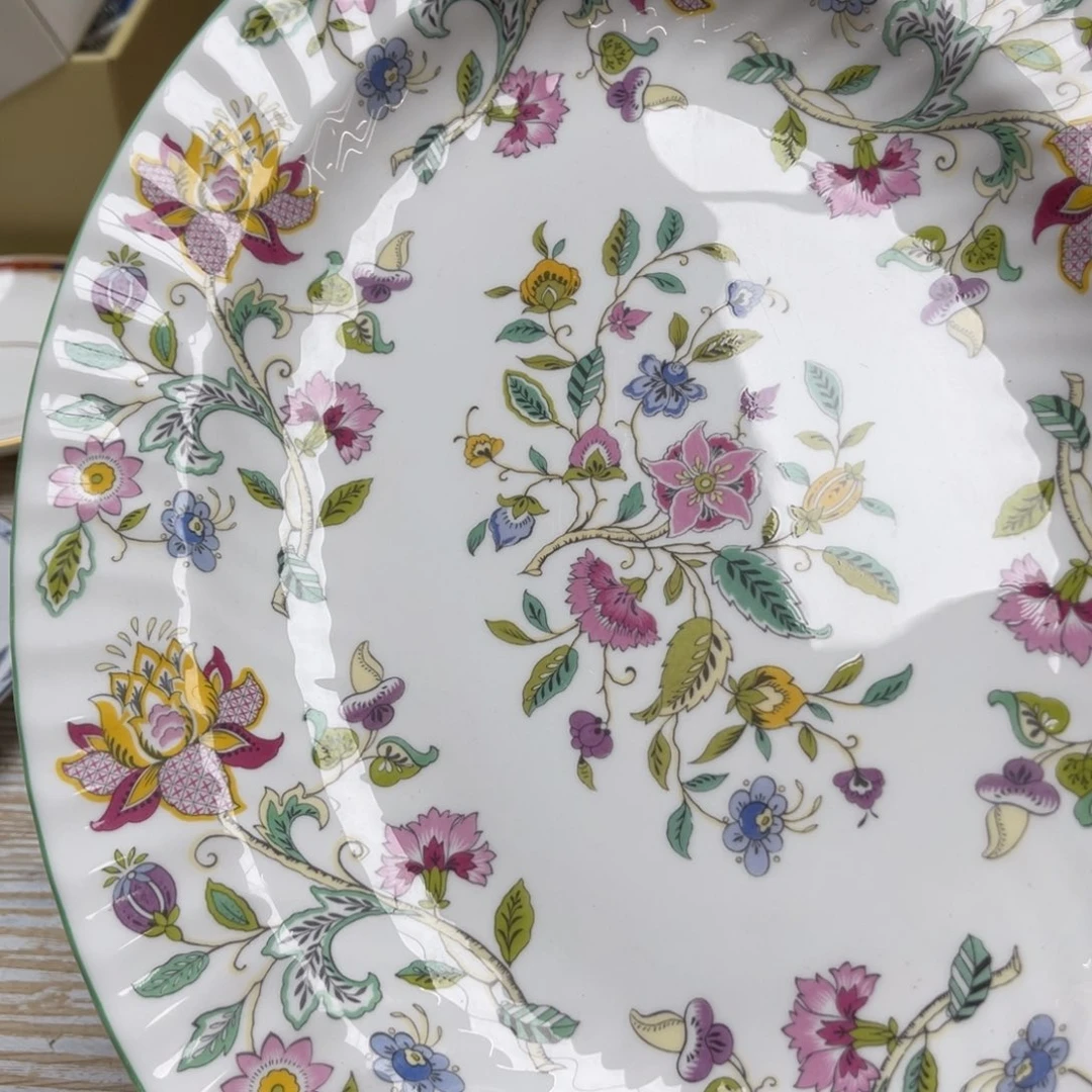 瓷片荣**贵密密麻麻的一个人