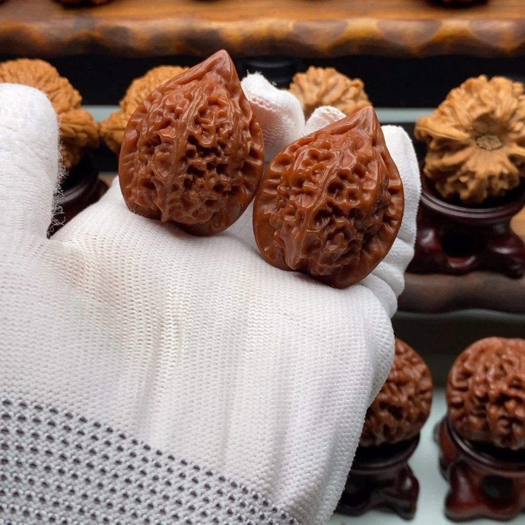 小***爱核桃虞姬核桃把件