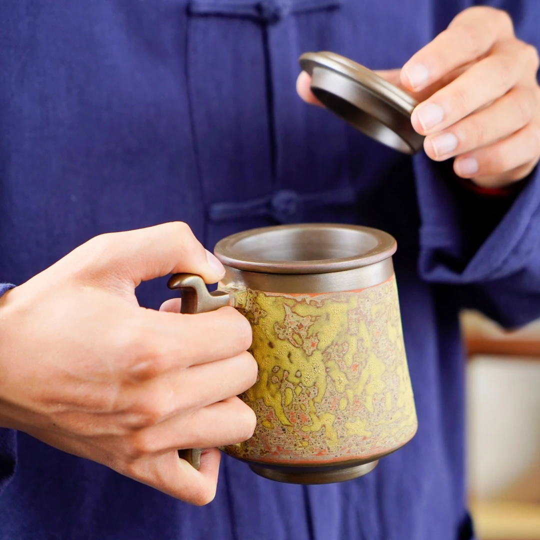 暖冬特惠滇瓦紫砂茶杯泥绘执政杯纯手工主人杯带盖年末特惠