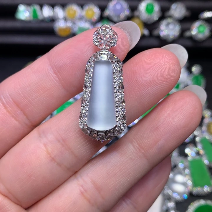 翡翠18K金镶嵌颈饰玻璃无事柱