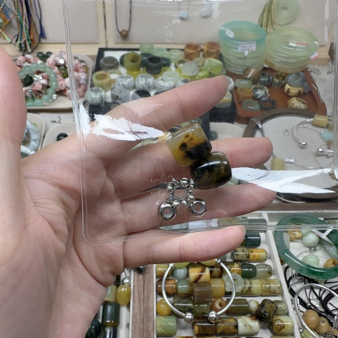 弥***橘岫玉未镶嵌岫玉戒指搭配