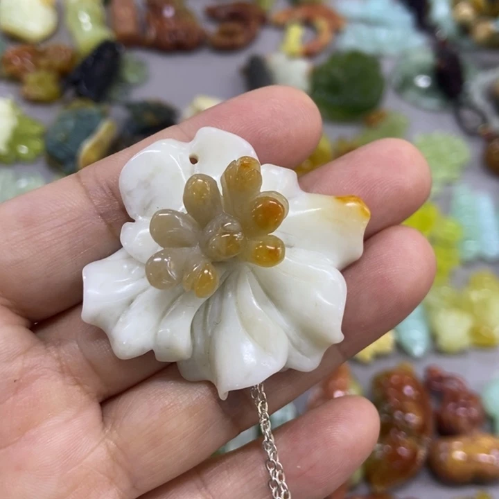 未镶嵌蛇纹石玉挂件