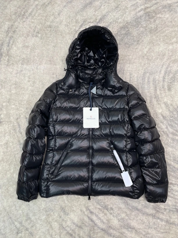 全新未使用 MONCLER 3码bady黑色亮面连帽羽绒服-50525