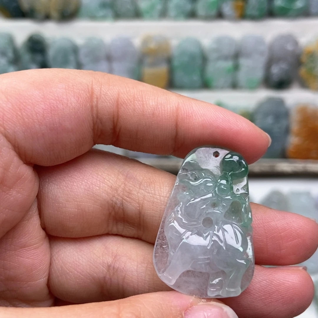 翡翠未镶嵌吊坠(赠链)