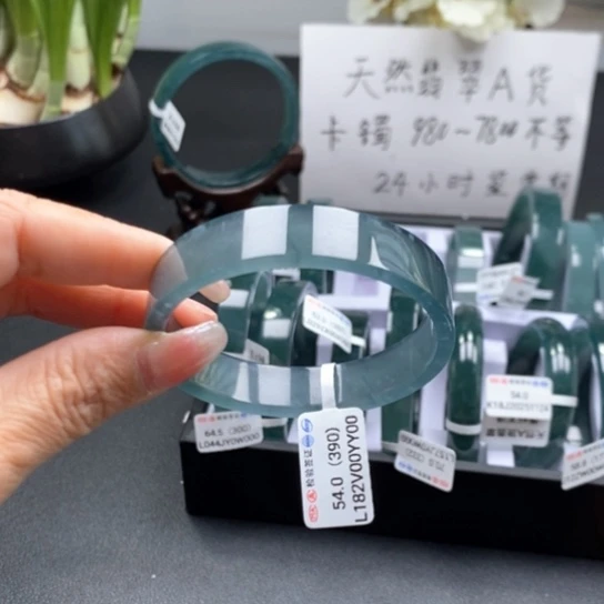 翡翠手镯未镶嵌我****点54尺寸
