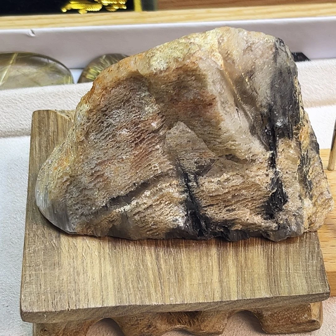 汁***周未镶嵌水晶颈饰幽灵