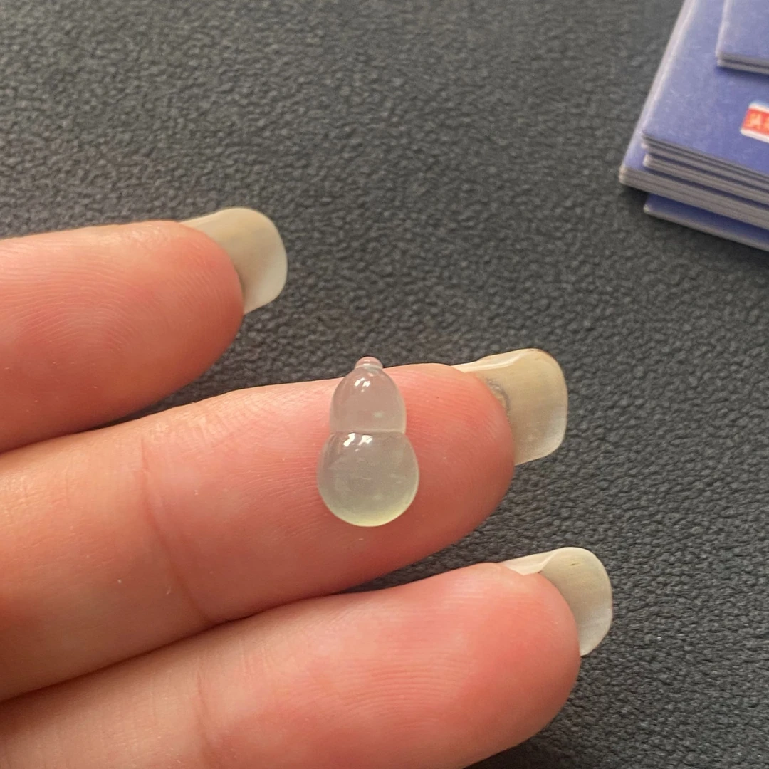 纯天然翡翠A货迷你小葫芦