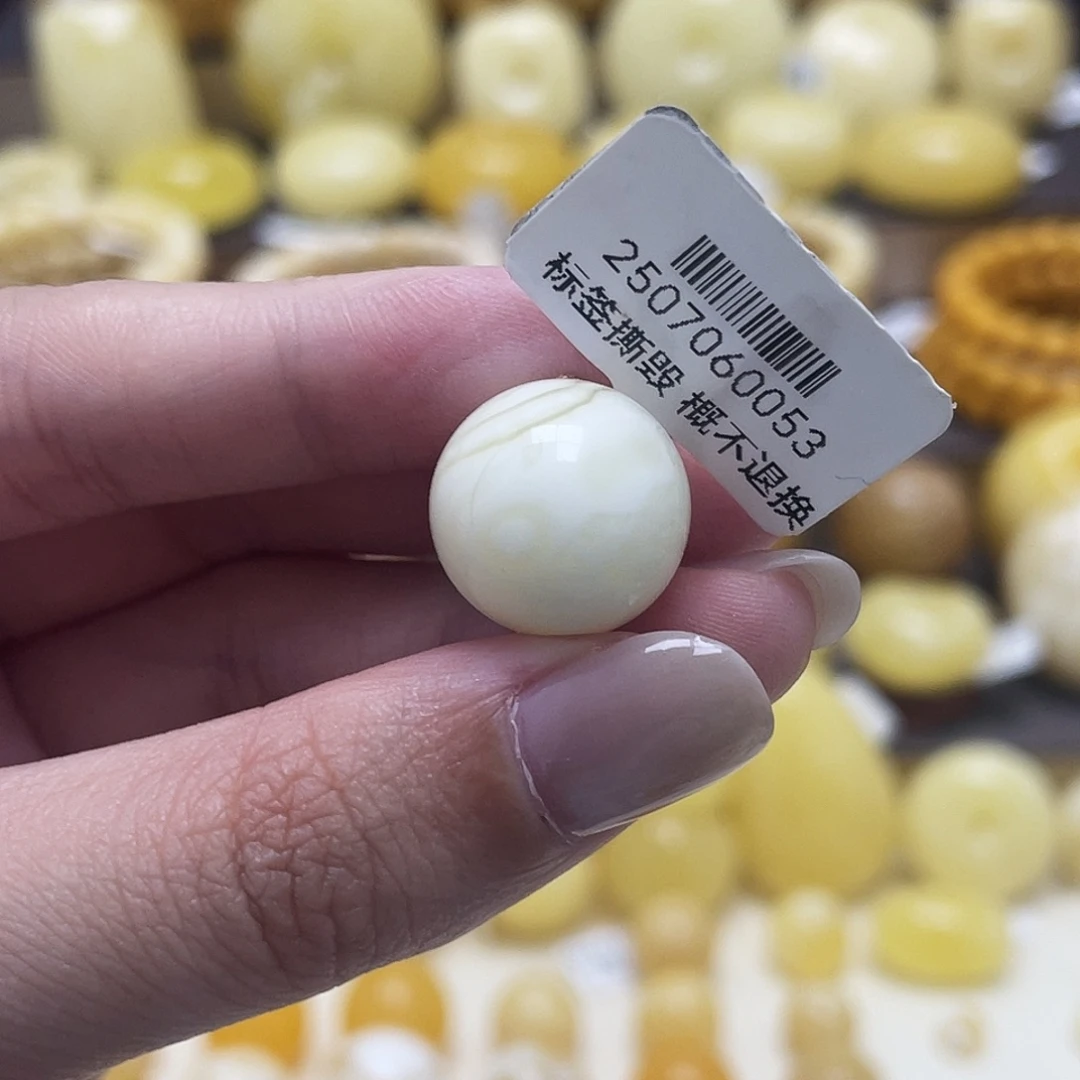 琥珀未镶嵌裸石15.5mm 瑕