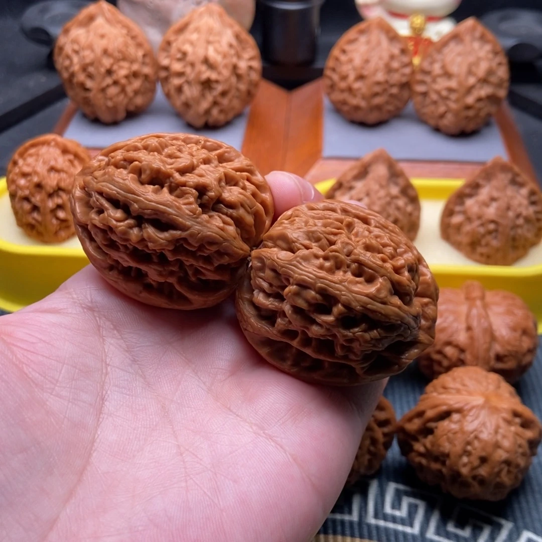 文玩核桃吊坠红锦鲤
