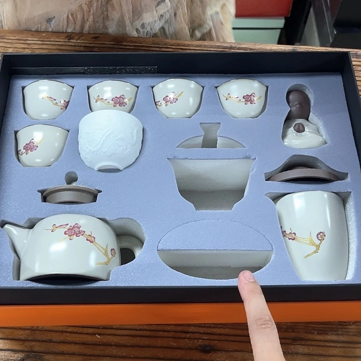 孤品茶具套装等。
