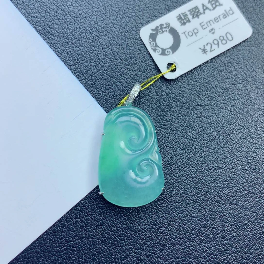 翡翠颈饰未镶嵌如意