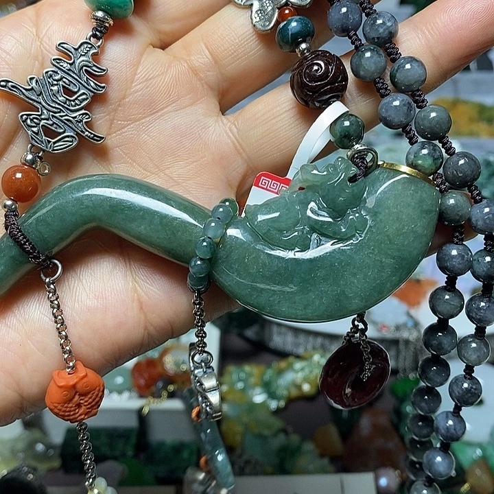 翡翠未镶嵌吊坠(赠链)