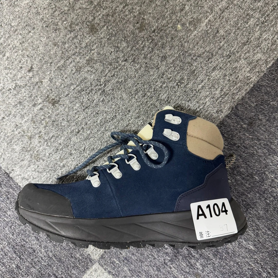 男女高端户外休闲鞋a104