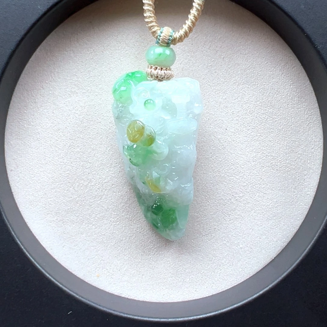 翡翠未镶嵌颈饰八破