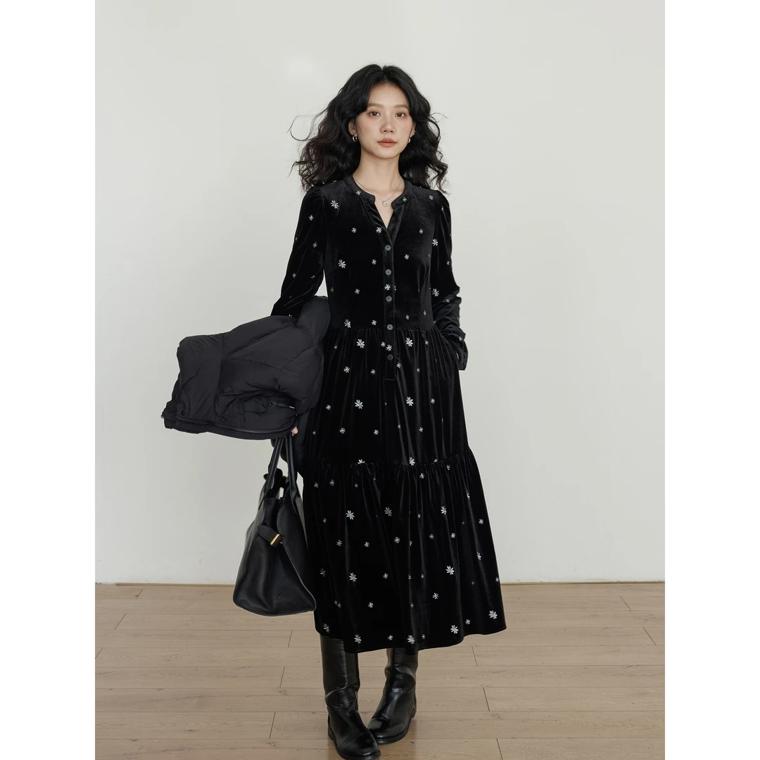 vastand维尚 冬季圆领丝绒刺绣长袖连衣裙法式气质显瘦裙子女黑色