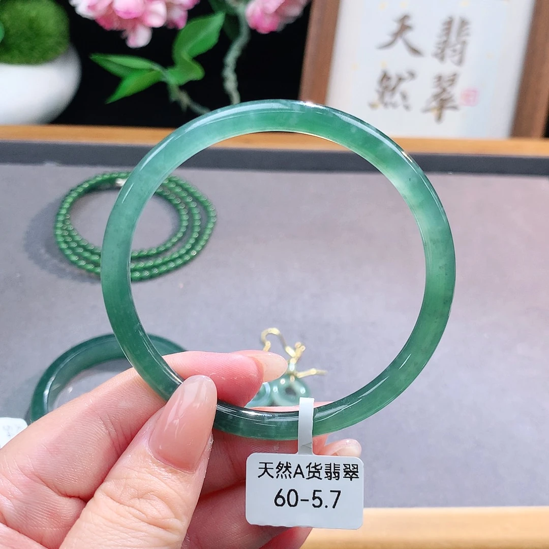 未镶嵌手镯（圆镯）翡翠