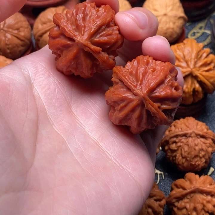 文玩核桃吊坠八棱