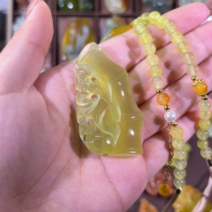 未镶嵌蛇纹石玉颈饰安*?