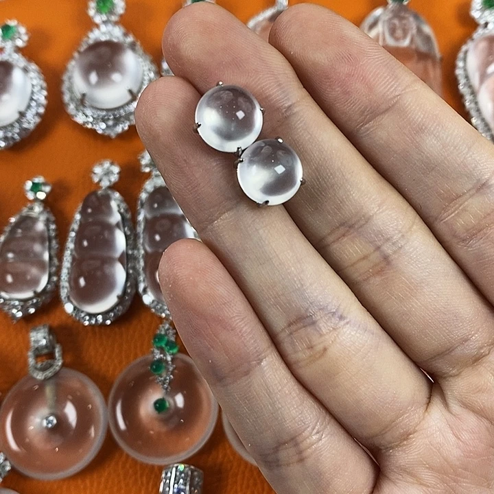 石英质玉合金颈饰