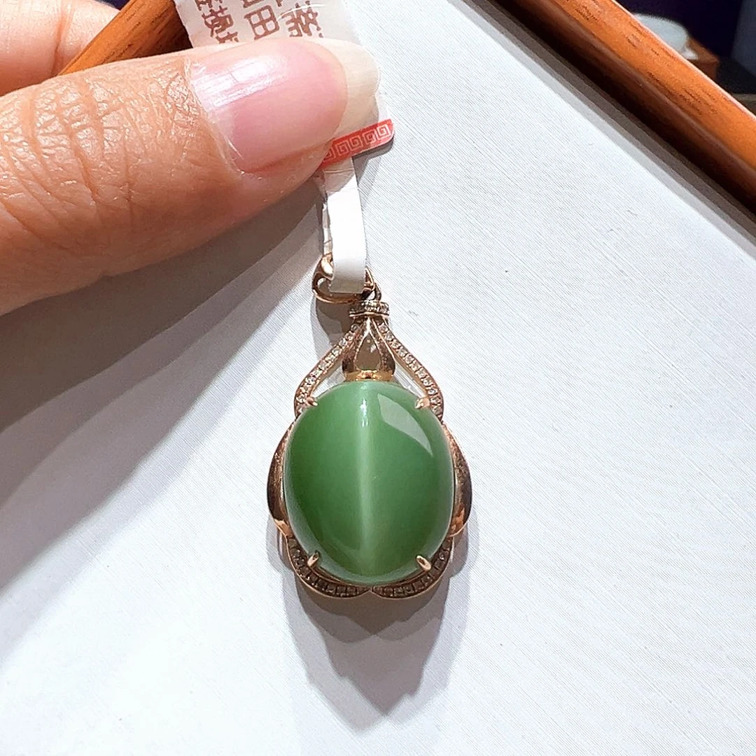 和田玉吊坠18K金镶嵌
