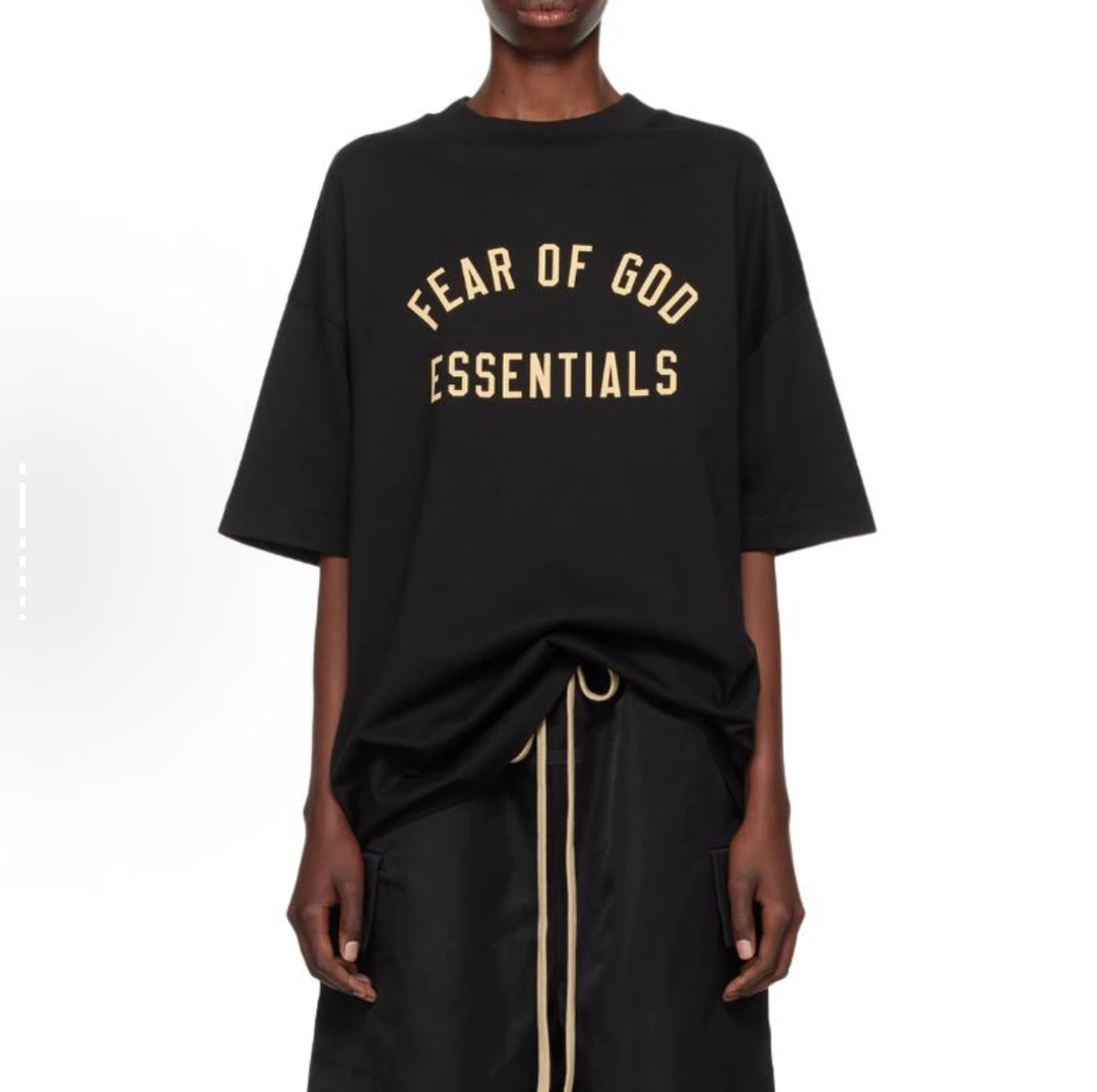 ESSENTIALS短袖一件