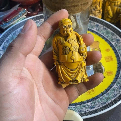 瓷片飞**高寻呼台的一个小女孩在一个