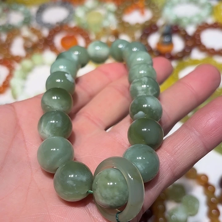 蛇纹石玉未镶嵌手持