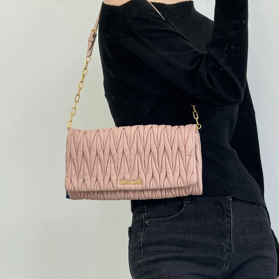 95新 MIU MIU/缪缪 miumiu藕荷粉单肩包斜挎包