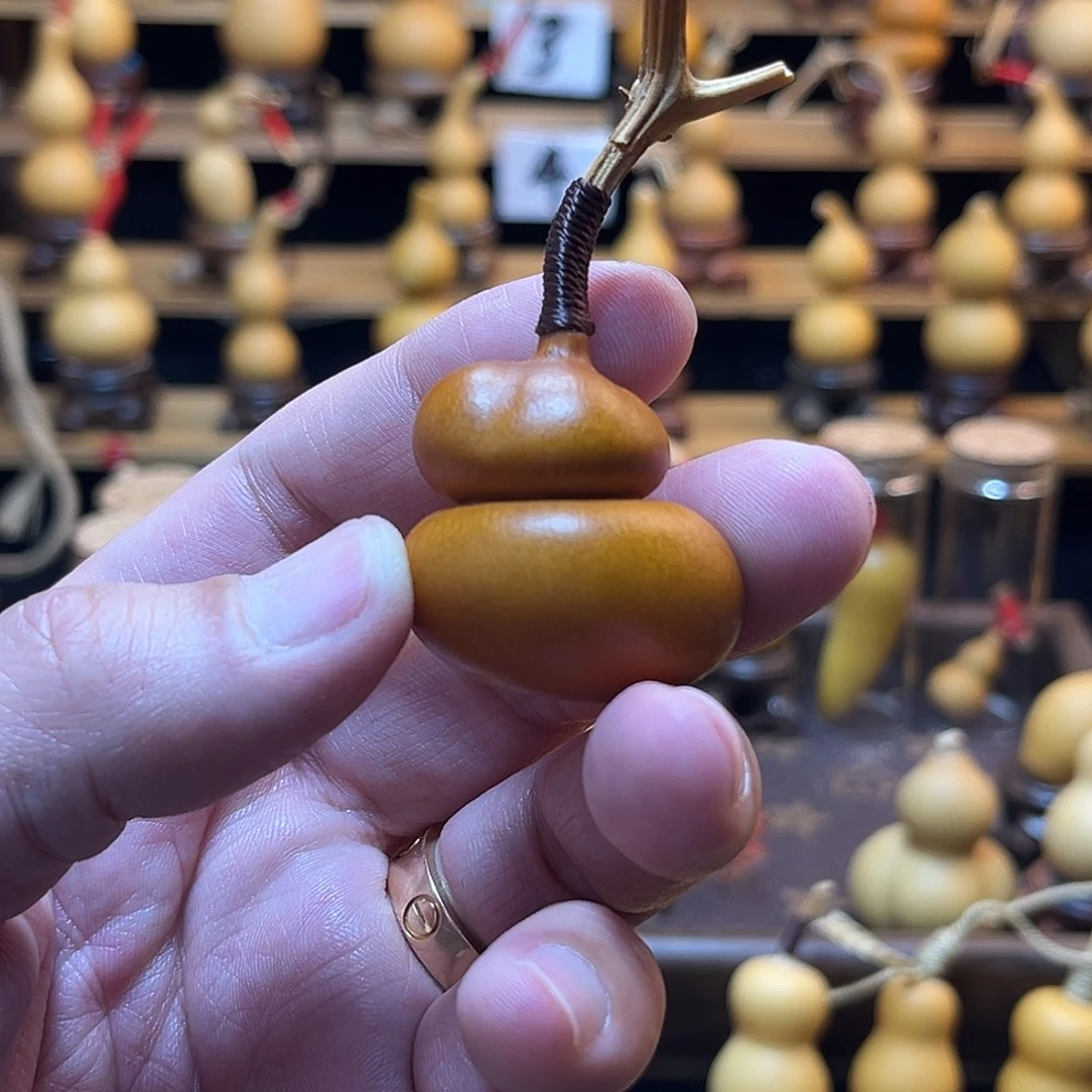 由***。大叶紫檀（黑酸枝木类）